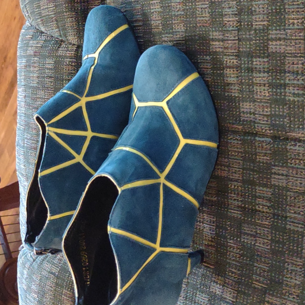 Women's JADYROSE Blue & Yellow low heels size 7